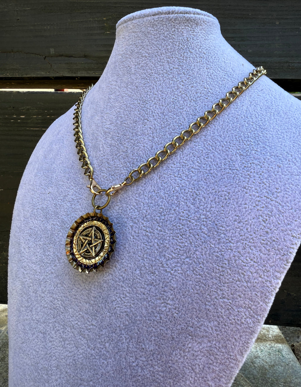 Gender-Neutral Chain Necklace with Pentagram Pendant