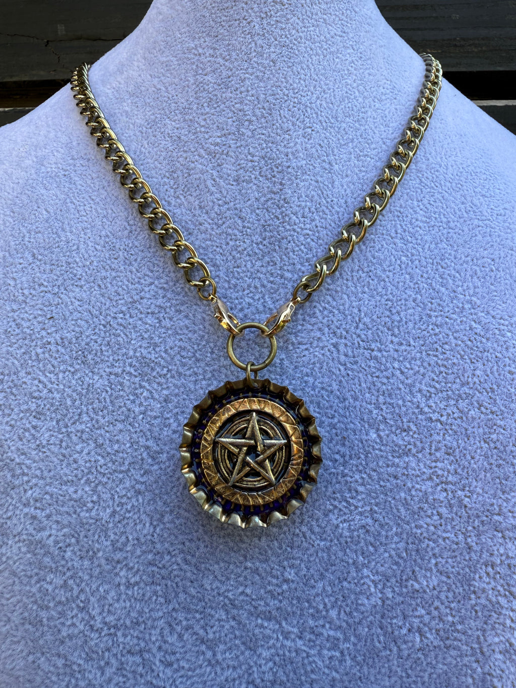 Gender-Neutral Chain Necklace with Pentagram Pendant