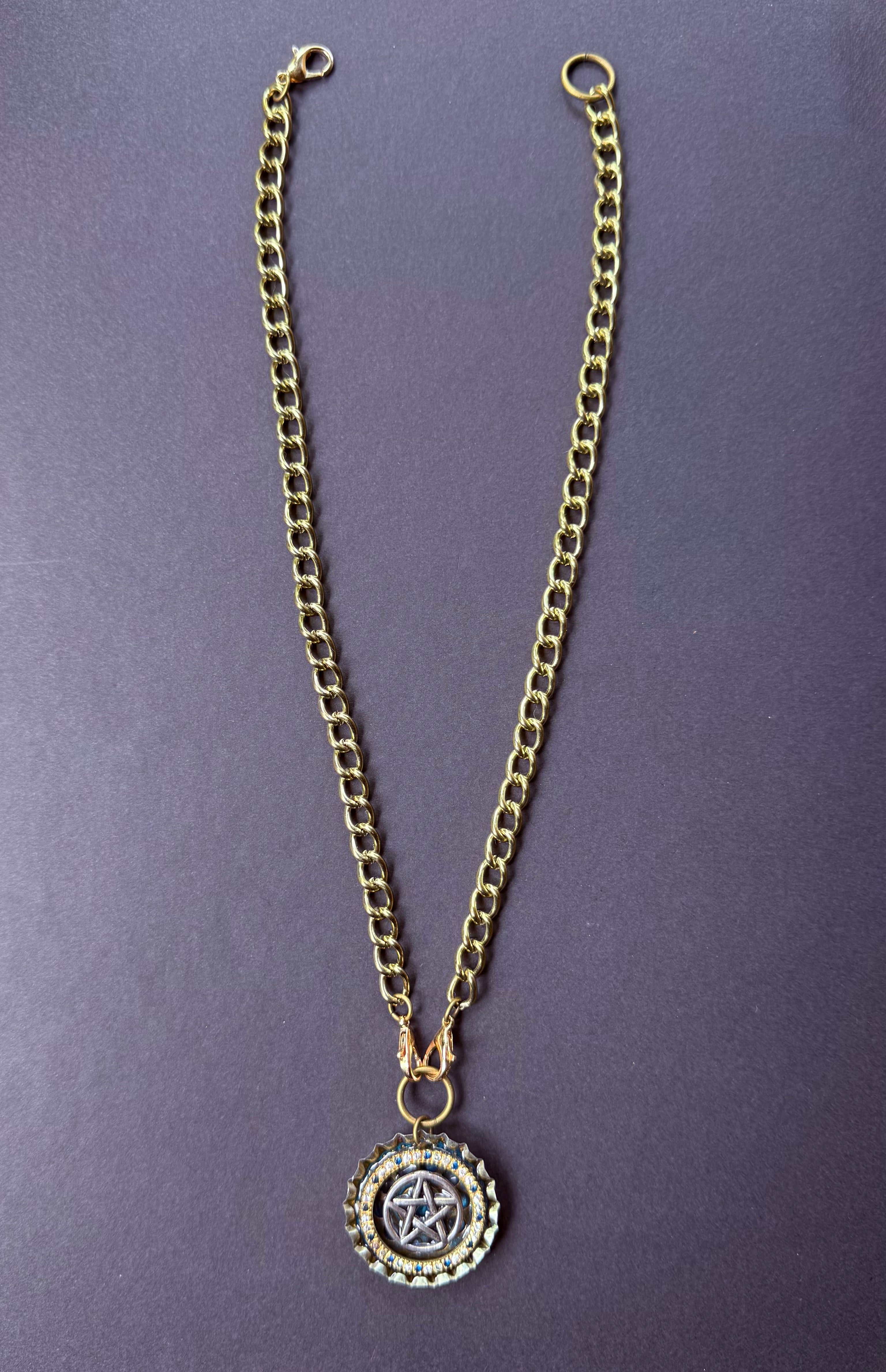 Gender-Neutral Chain Necklace with Pentagram Pendant
