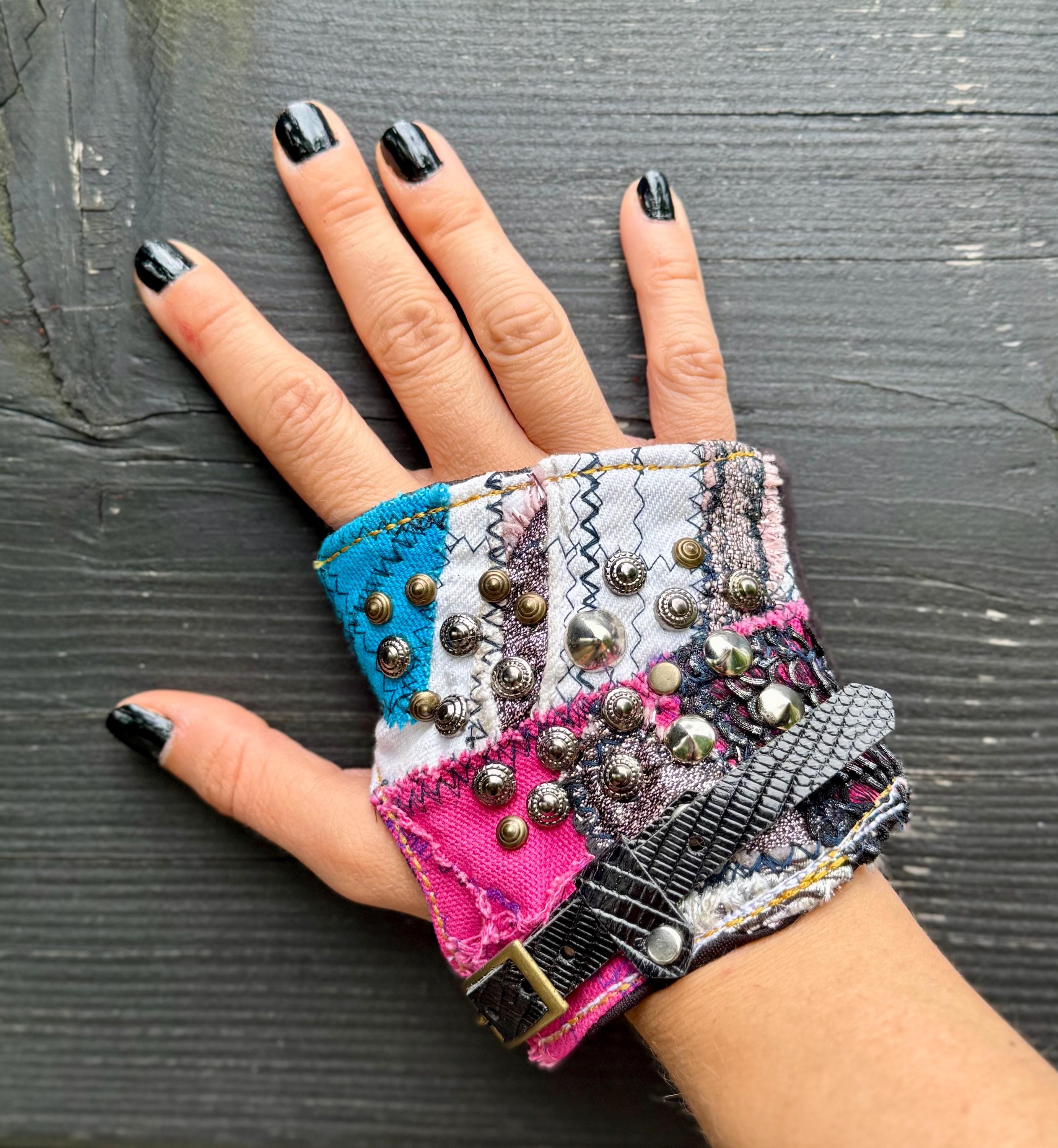 Gender-Neutral Patched Single Glovelette (R)