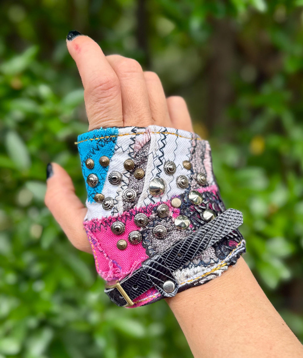 Gender-Neutral Patched Single Glovelette (R)