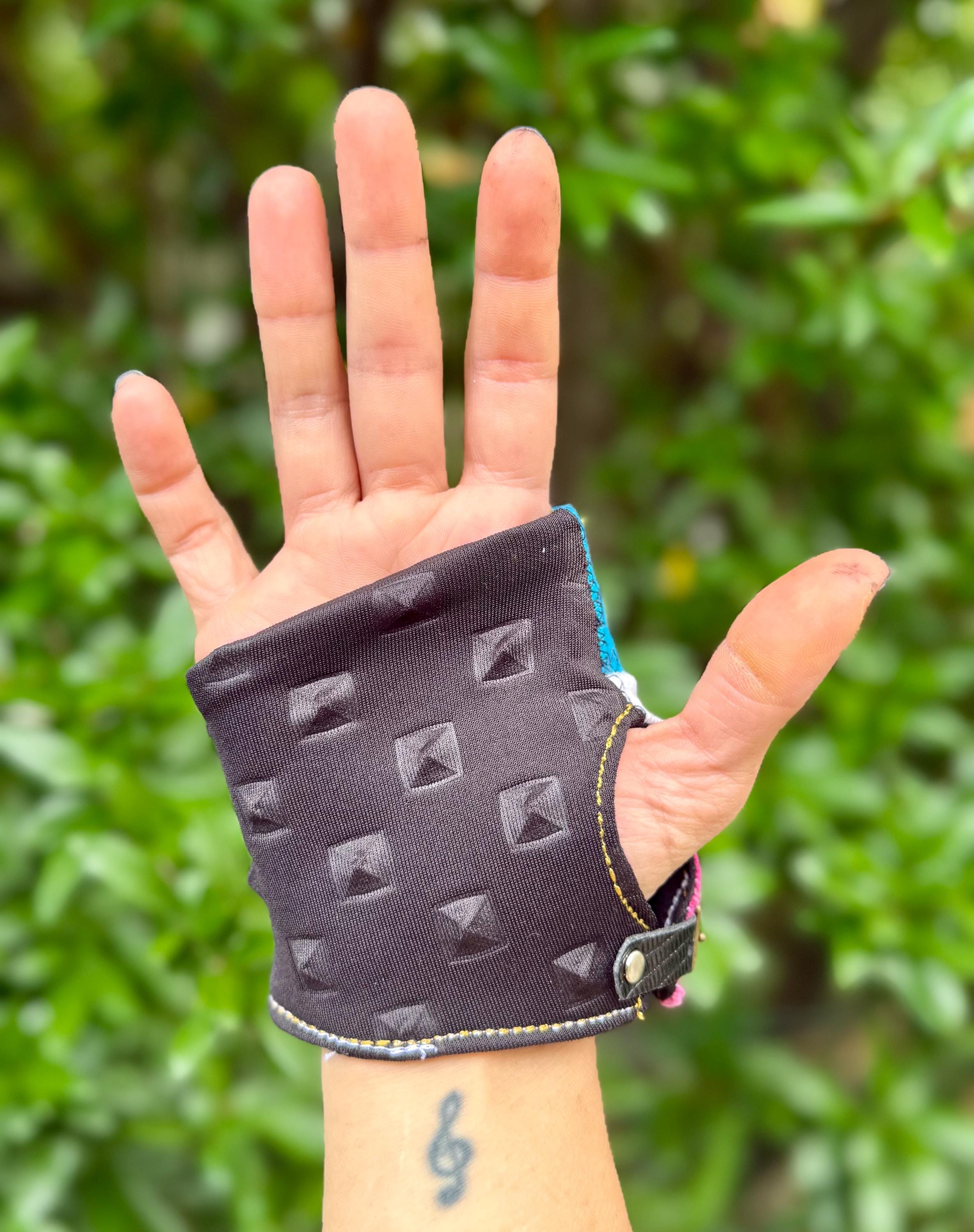 Gender-Neutral Patched Single Glovelette (R)