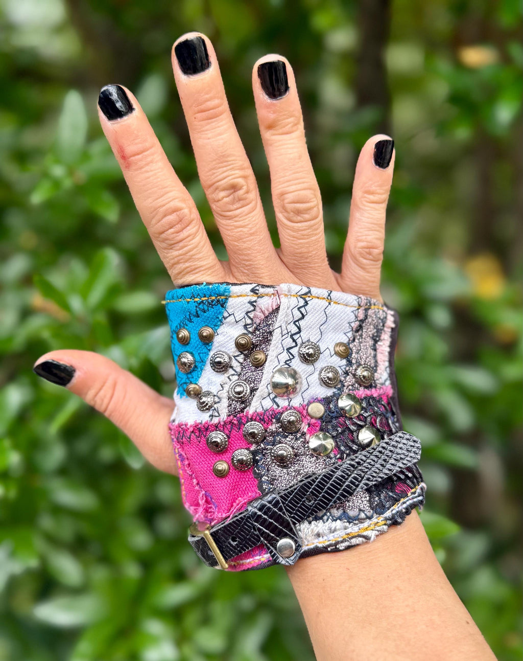 Gender-Neutral Patched Single Glovelette (R)