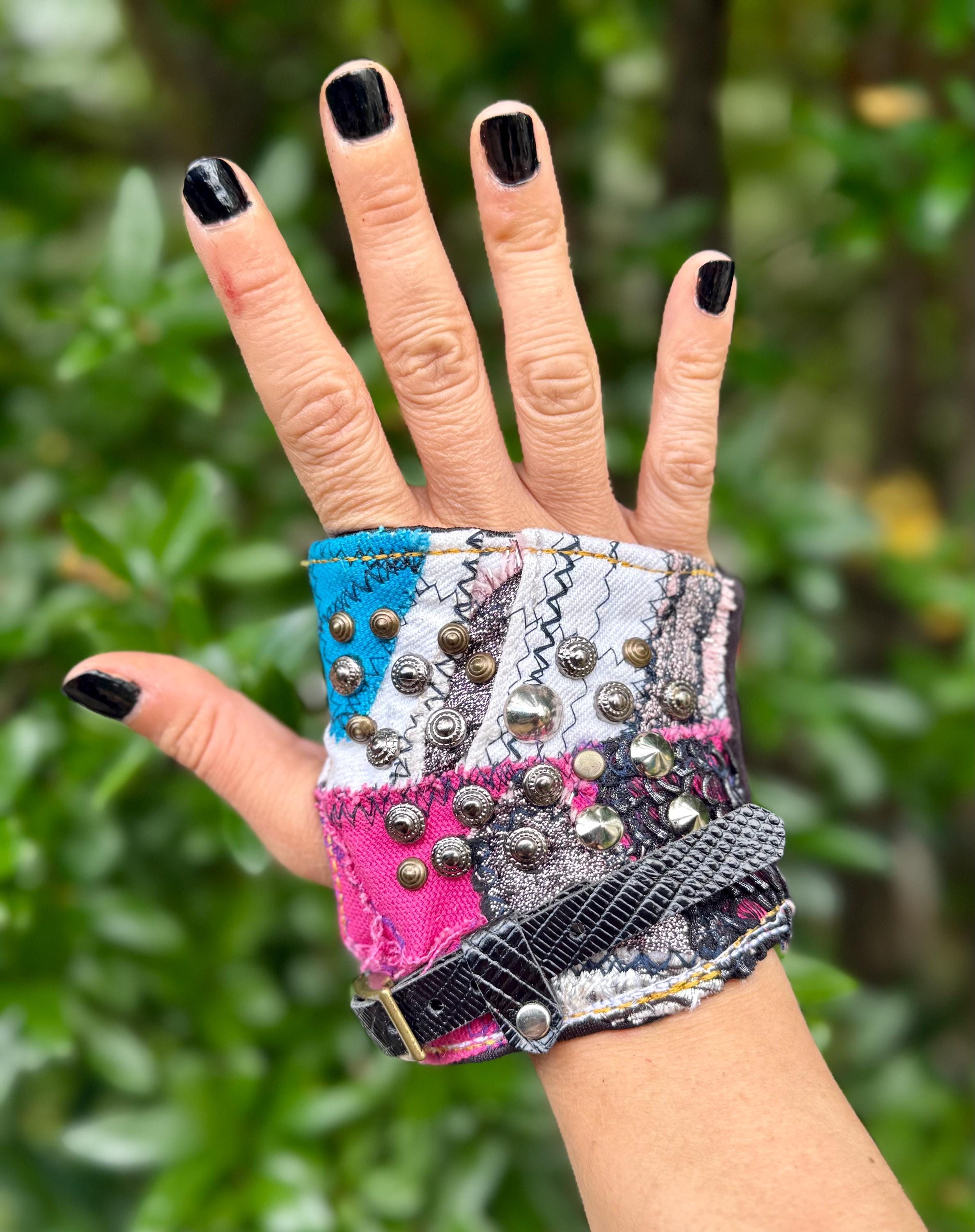Gender-Neutral Patched Single Glovelette (R)